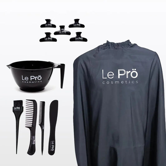 Contenu complet du kit d'application Le Prö : blouse, bol, pinceau, peignes, spatule et pinces